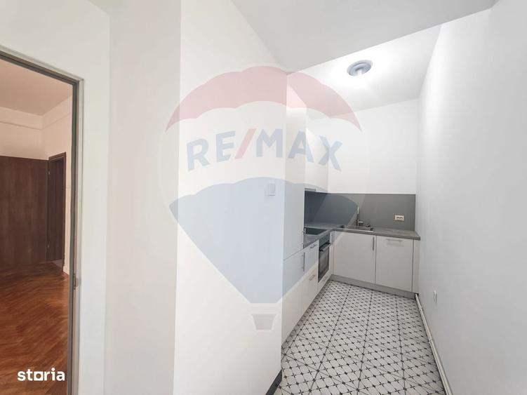 Apartament cu 3 camere semidecomandat în Aviatorilor