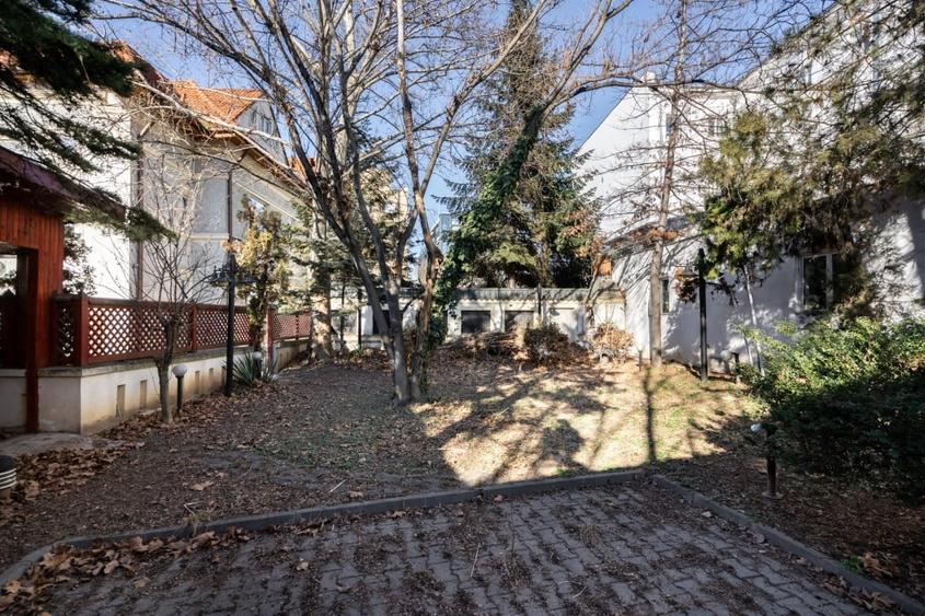 Casă individuală cu 16 camere cu Canalizare în Unirii