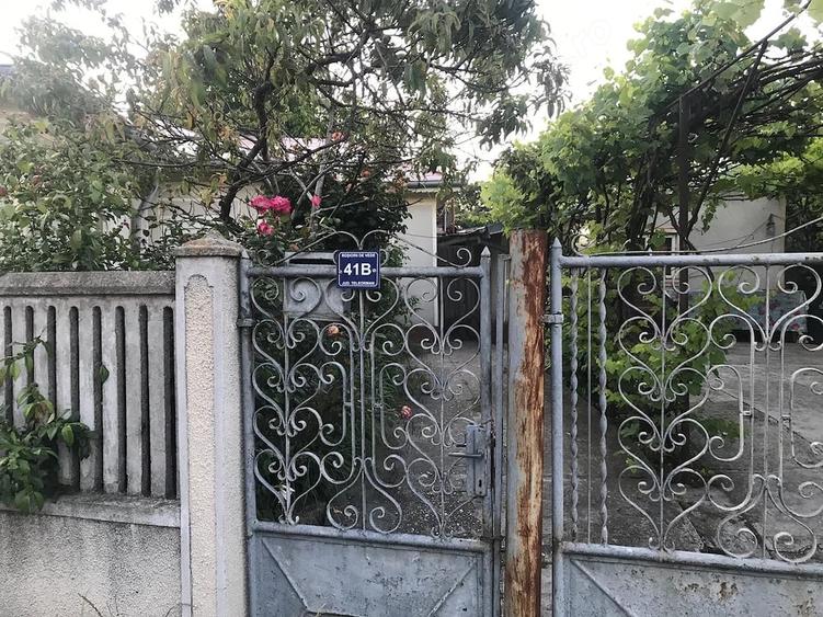 Casă cu 6 camere cu Teren 500 Mp în Est
