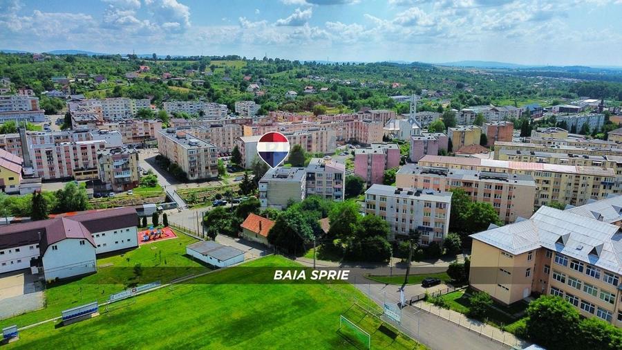 Apartament cu 3 camere semidecomandat, mobilat în Central