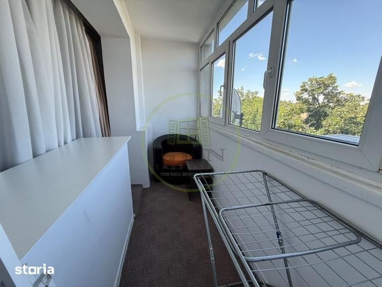 Apartament cu 3 camere decomandat în Calea București