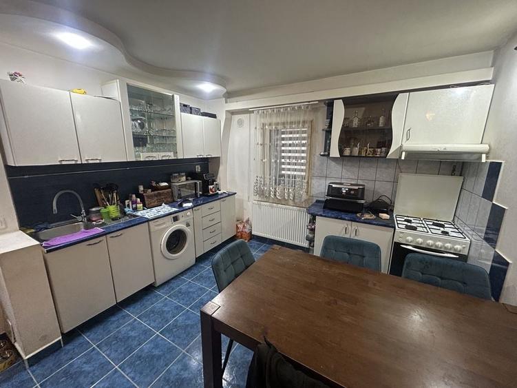 Apartament cu 2 camere decomandat în Petros
