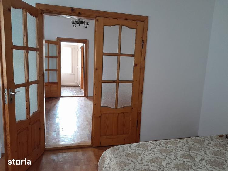 Casă cu 6 camere cu Teren 425 Mp în Micro 3