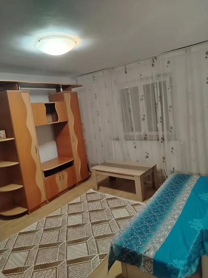 Apartament cu 3 camere decomandat în Giurgiului
