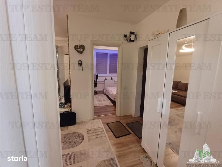 Apartament cu 3 camere semidecomandat în Roșu