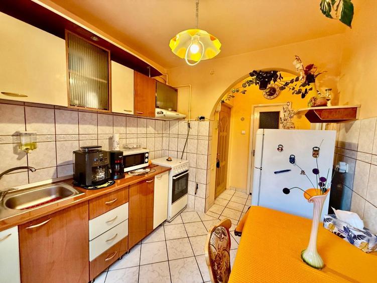 Apartament cu 2 camere semidecomandat în Zamfirescu