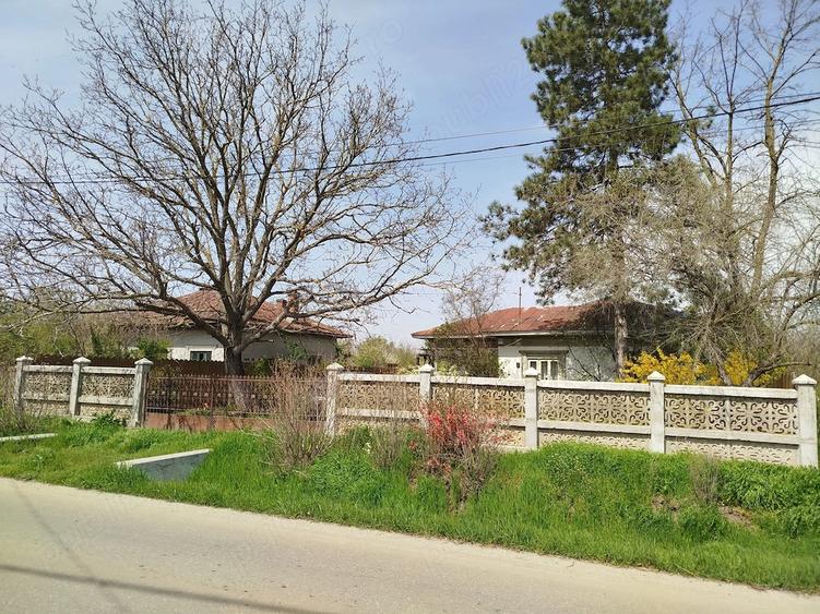 Casă cu 5 camere cu Teren 1450 Mp în Goleasca