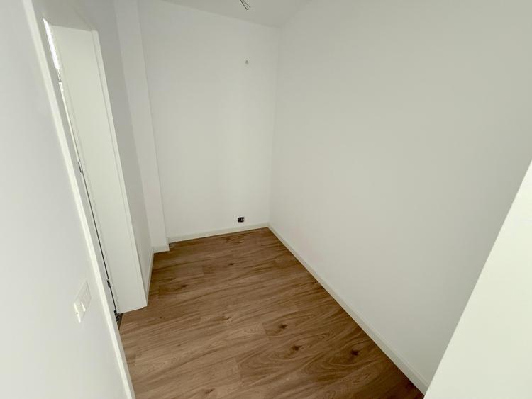 Apartament cu 4 camere decomandat în Metalurgiei