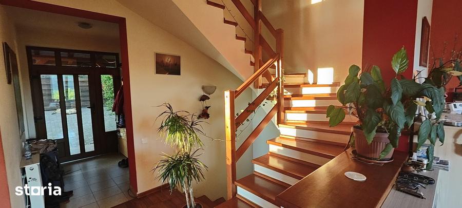 Casă cu 6 camere cu Teren 350 Mp în Baciu