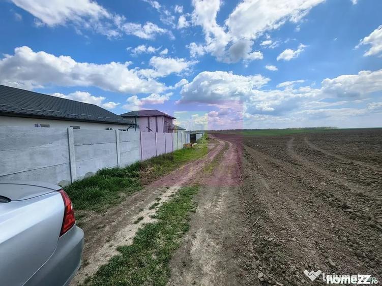 Teren de 3000 mp, în Poșta