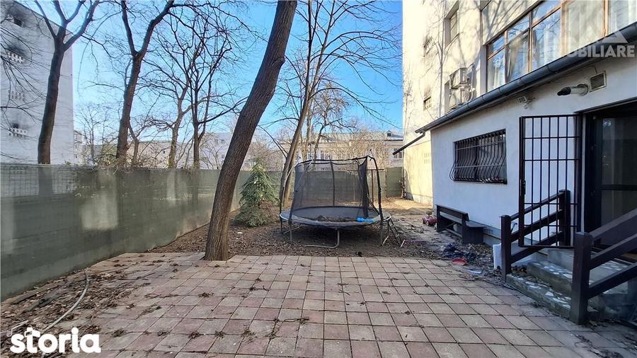 Apartament cu 3 camere semidecomandat în Central