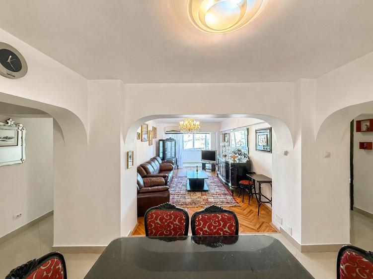Apartament cu 4 camere decomandat în Unirii