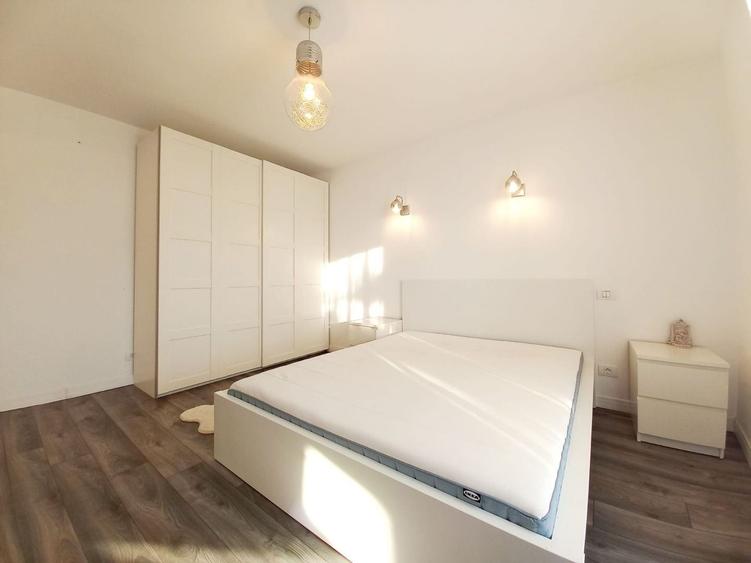 Apartament cu 3 camere semidecomandat, mobilat în Băneasa
