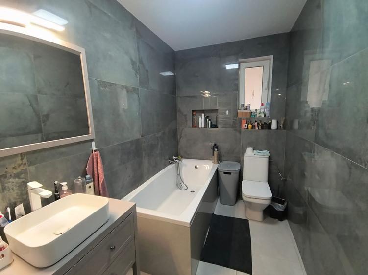 Apartament cu 3 camere nedecomandat în Central