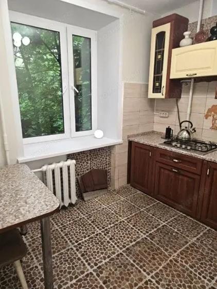 Garsonieră decomandată în Take Ionescu