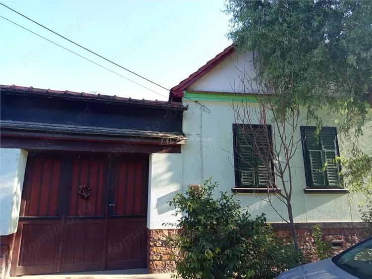 Casă cu Teren 744 Mp în Ilidia
