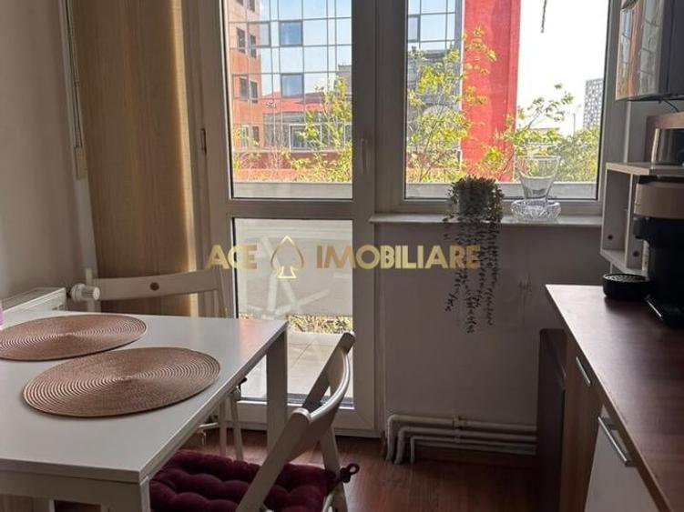 Apartament cu 2 camere decomandat, mobilat în Universitate