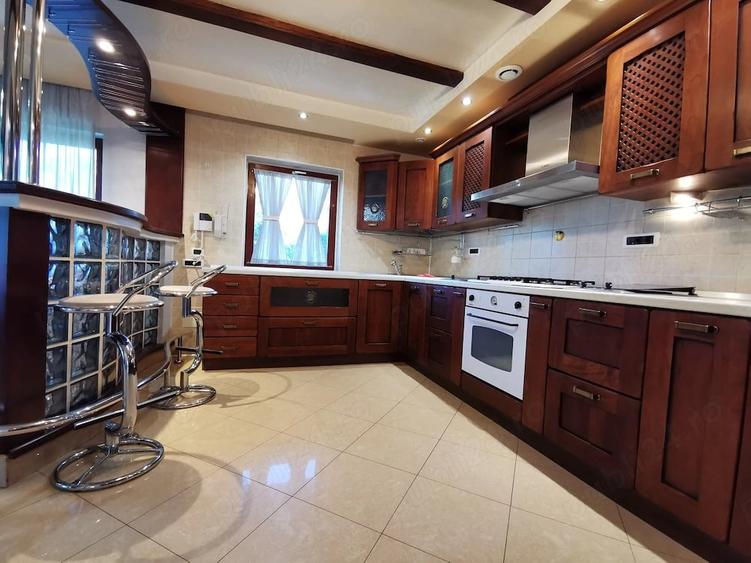 Casă cu 3 camere cu Teren 2600 Mp în Bucium