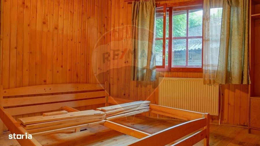 Casa din lemn la 1 km de Castelul Bran, potential turistic! - 4