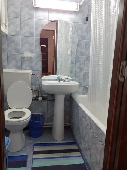 Apartament cu 3 camere semidecomandat în Apărătorii Patriei