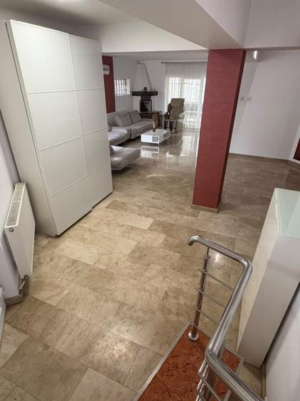 Casă individuală cu 5 camere cu Canalizare în Romanești