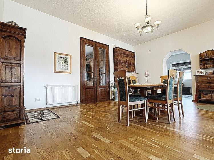 Casă cu 5 camere cu Teren 2628 Mp în Central