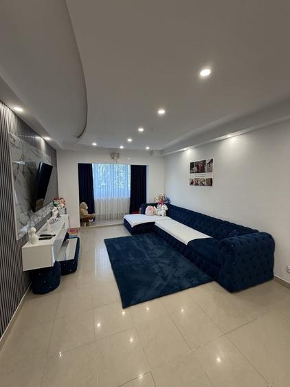 Apartament cu 3 camere decomandat în Coman