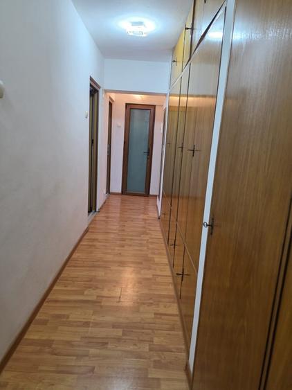 Apartament cu 3 camere decomandat, mobilat în Centru Civic
