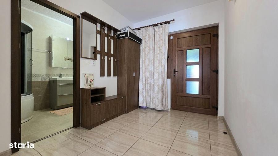 Casă cu 4 camere în Lazu