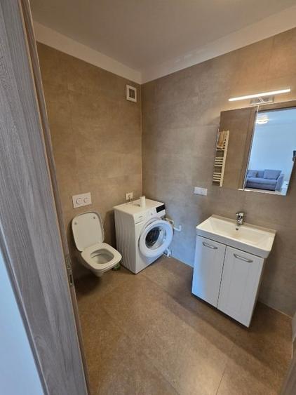 Apartament cu 2 camere decomandat, mobilat în Tractorul