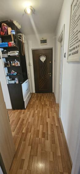 Apartament cu 4 camere decomandat în Cornitoiu