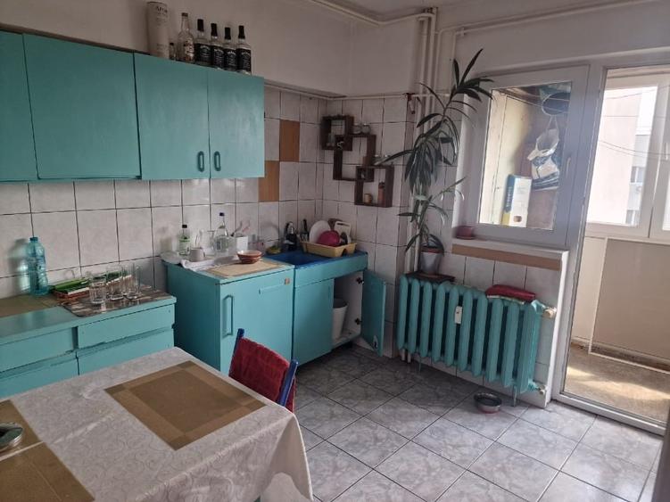 Apartament cu 3 camere decomandat, mobilat în Ștefan cel Mare