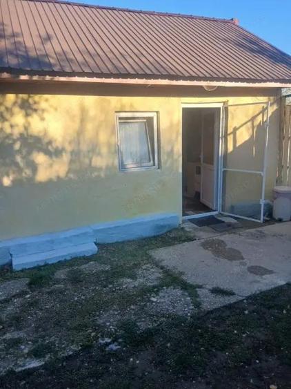 Casă cu 2 camere cu Teren 544 Mp în Central