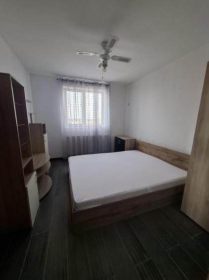 Apartament cu 3 camere decomandat în Roșu