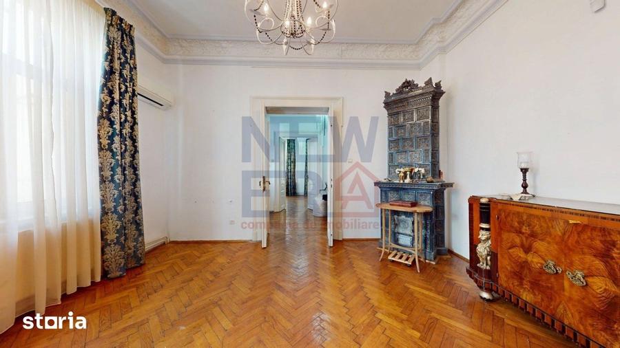 Casă cu 9 camere cu Teren 221 Mp în Eminescu