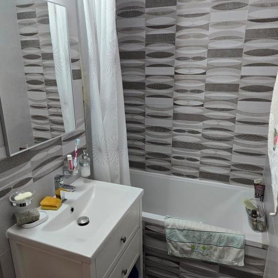 Apartament cu 3 camere decomandat, mobilat în Central