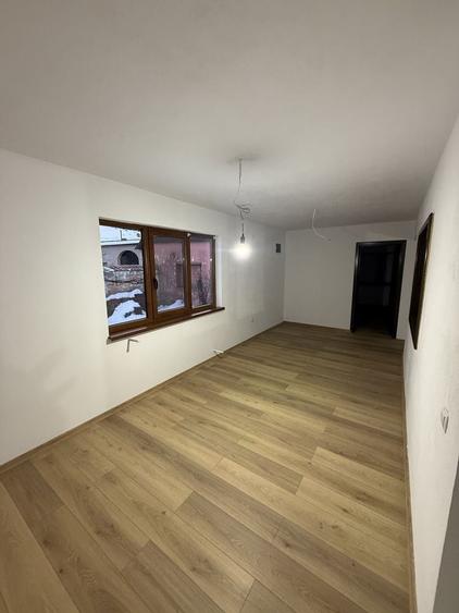 Casă cu 3 camere în Pianu