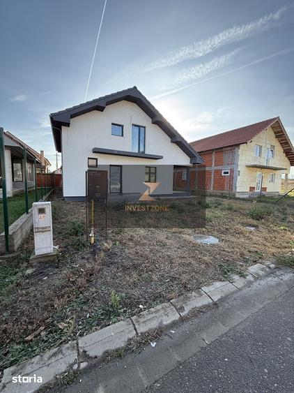 Casă cu 5 camere cu Teren 300 Mp în Sânmartin