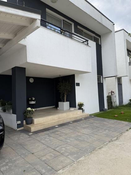 Casă cu 4 camere în Tunari