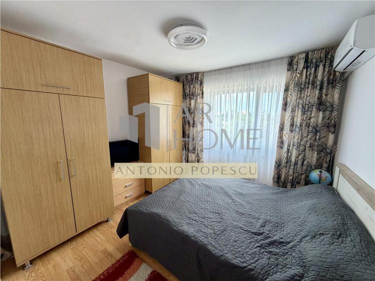 Apartament cu 4 camere decomandat în Republicii