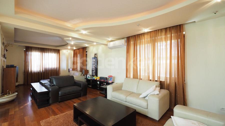 Vila cu 9 camere, 5 bai | D+P+1+M | 416mp teren - 2