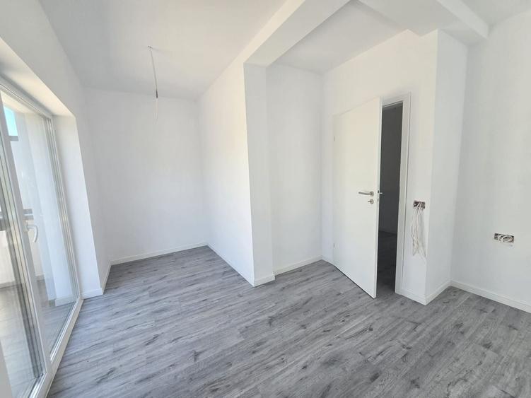 Duplex cu 4 camere cu Canalizare în Ghiroda