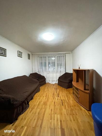 Apartament cu 3 camere decomandat, mobilat în Berceni