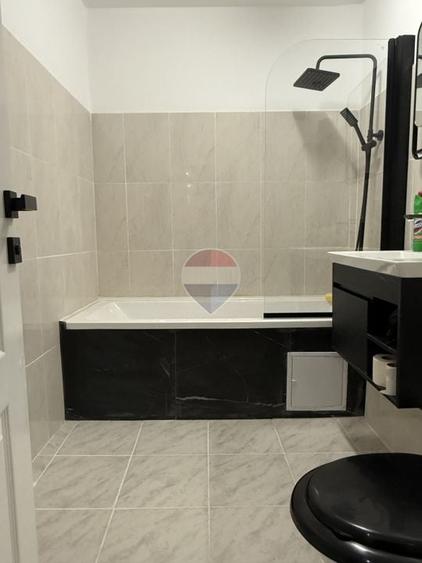 Apartament cu 3 camere decomandat, mobilat în Apusului