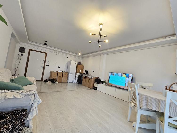 Apartament cu 3 camere semidecomandat în Theodor Pallady