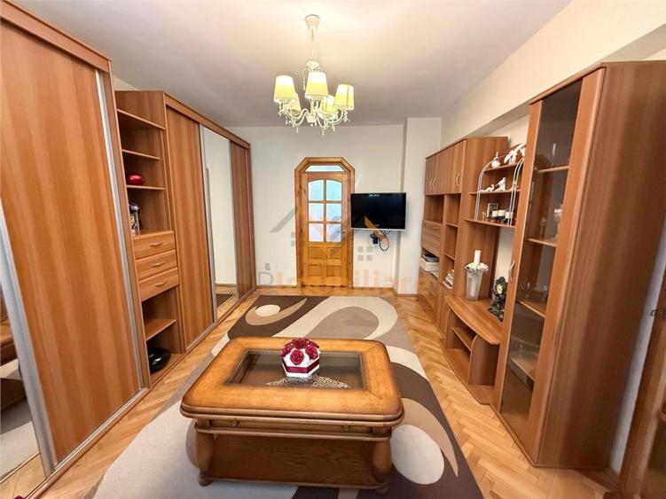 Apartament cu 3 camere decomandat în Lotus