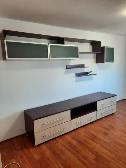 Apartament cu 3 camere in zona buna Decomandat 64 mp - 2