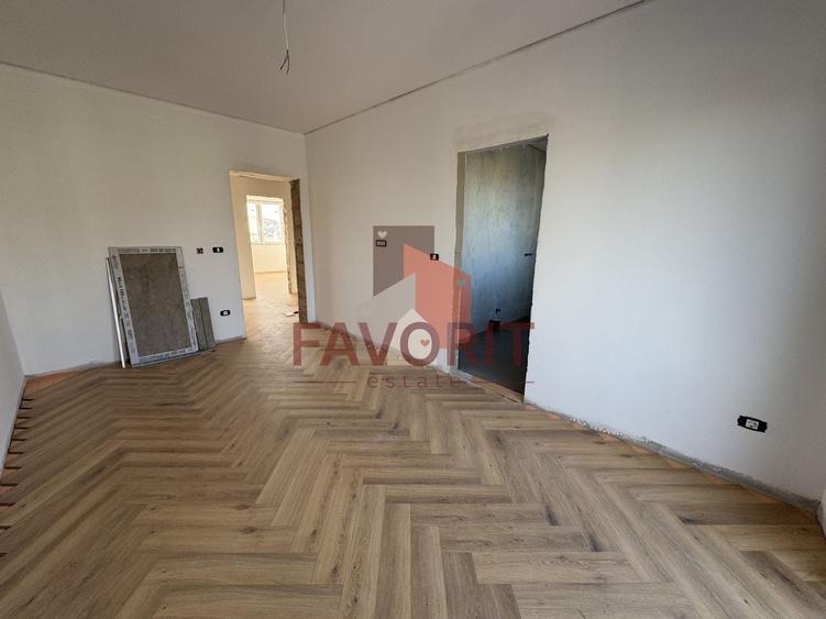 Duplex cu 5 camere cu Canalizare în Dumbrăvița
