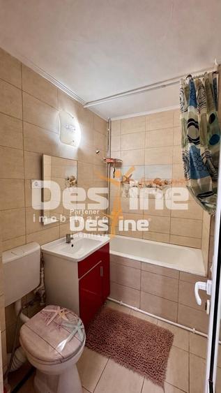 Apartament cu 3 camere semidecomandat, mobilat în Donici