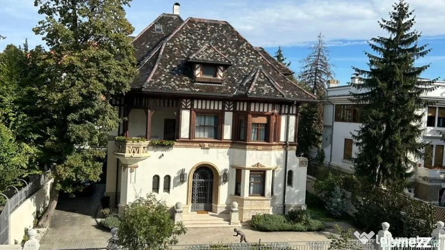 Casă cu 7 camere cu Teren 992 Mp în Aviatorilor